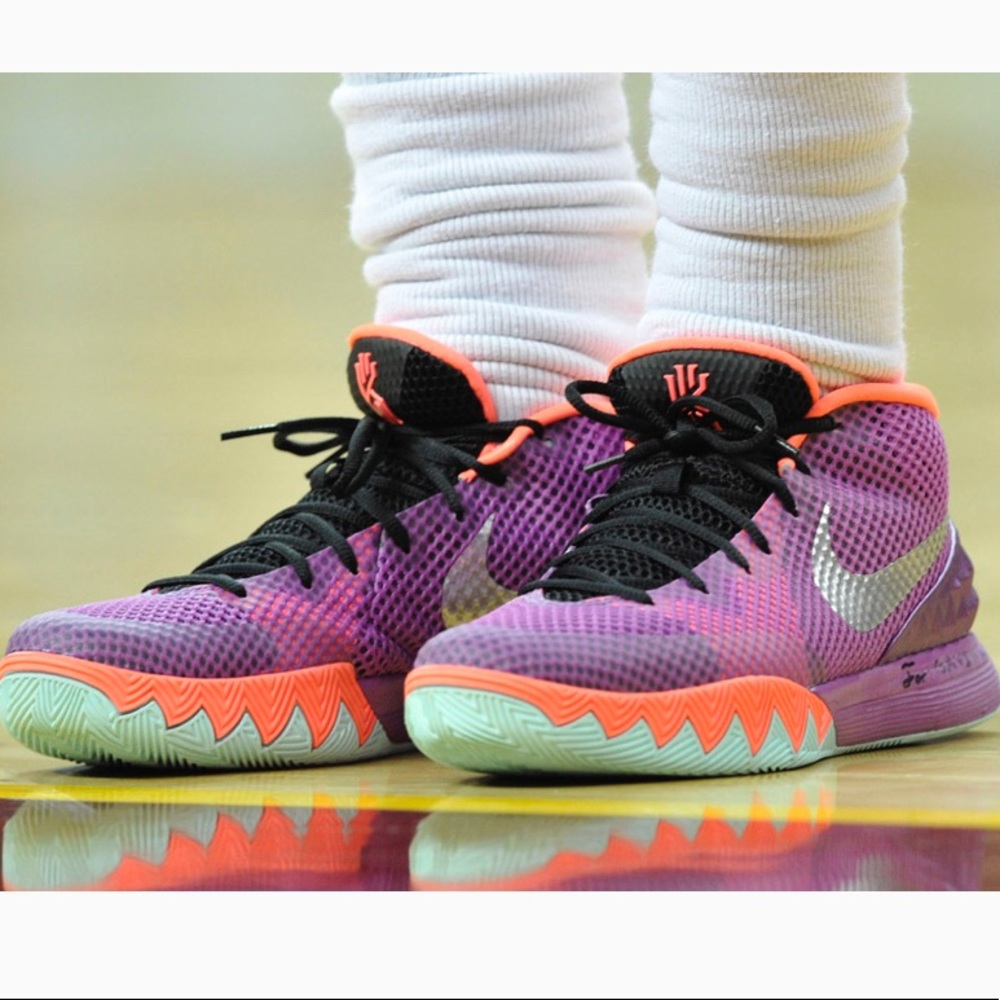 Kyrie Irving 1  'Easter' Edition - Picture 14 of 16